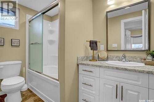 915 1St Avenue Ne, Moose Jaw, SK - Indoor Photo Showing Bathroom