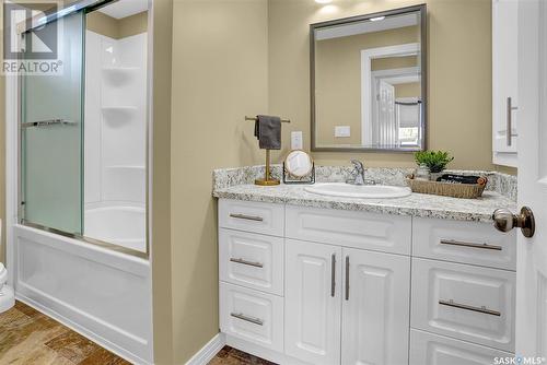 915 1St Avenue Ne, Moose Jaw, SK - Indoor Photo Showing Bathroom