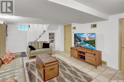 915 1St Avenue Ne, Moose Jaw, SK - Indoor Photo Showing Living Room