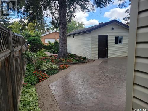 915 1St Avenue Ne, Moose Jaw, SK - Outdoor