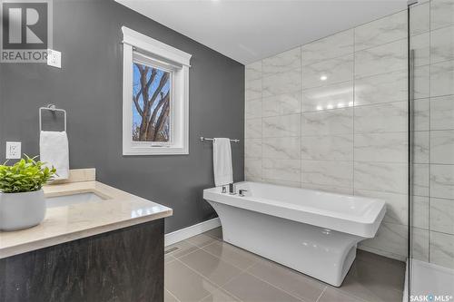 1110 14Th Street E, Saskatoon, SK - Indoor Photo Showing Bathroom