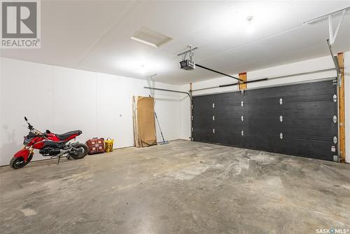 1110 14Th Street E, Saskatoon, SK - Indoor Photo Showing Garage