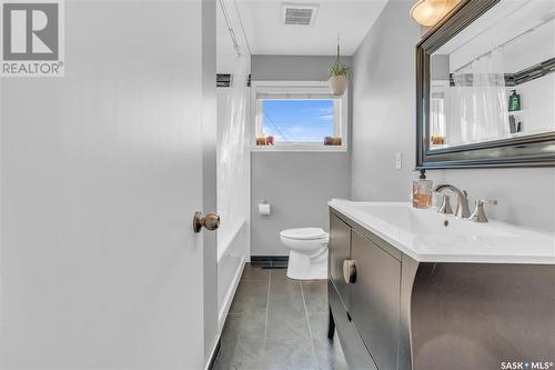 2075 Francis Street, Regina, SK - Indoor Photo Showing Bathroom