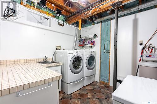 2075 Francis Street, Regina, SK - Indoor Photo Showing Laundry Room