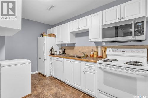 2075 Francis Street, Regina, SK - Indoor Photo Showing Kitchen With Double Sink