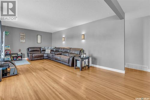 2075 Francis Street, Regina, SK - Indoor Photo Showing Living Room