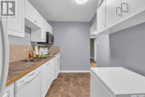 2075 Francis Street, Regina, SK - Indoor Photo Showing Kitchen