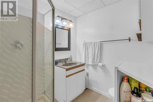 2075 Francis Street, Regina, SK - Indoor Photo Showing Bathroom