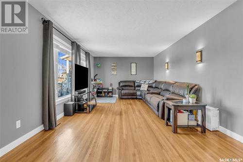 2075 Francis Street, Regina, SK - Indoor Photo Showing Living Room