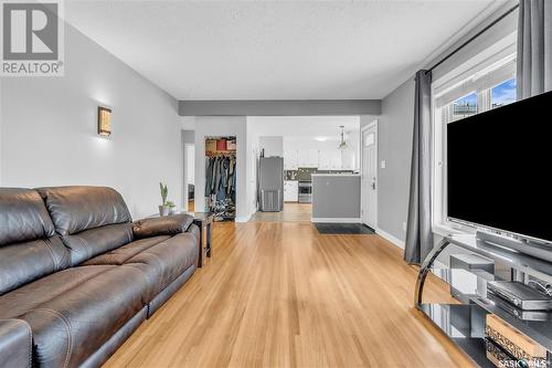 2075 Francis Street, Regina, SK - Indoor Photo Showing Living Room