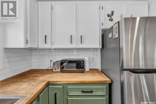 301 Frontenac Drive, Regina, SK - Indoor Photo Showing Kitchen With Stainless Steel Kitchen