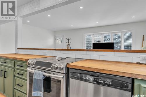 301 Frontenac Drive, Regina, SK - Indoor Photo Showing Kitchen