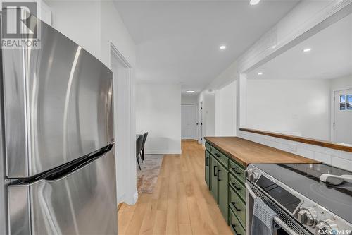 301 Frontenac Drive, Regina, SK - Indoor Photo Showing Kitchen