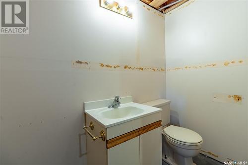 301 Frontenac Drive, Regina, SK - Indoor Photo Showing Bathroom