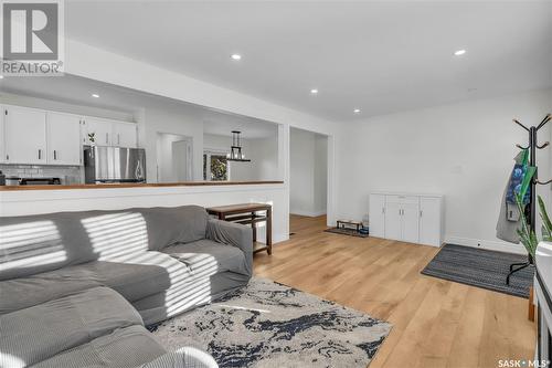 301 Frontenac Drive, Regina, SK - Indoor Photo Showing Living Room