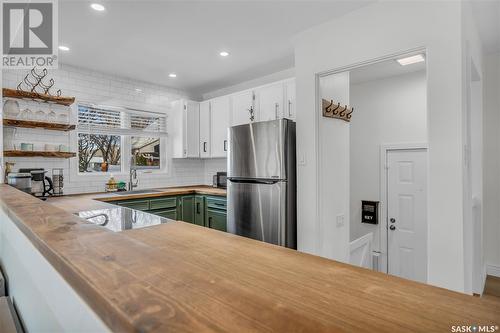 301 Frontenac Drive, Regina, SK - Indoor Photo Showing Kitchen With Stainless Steel Kitchen