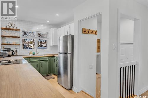 301 Frontenac Drive, Regina, SK - Indoor Photo Showing Kitchen With Stainless Steel Kitchen