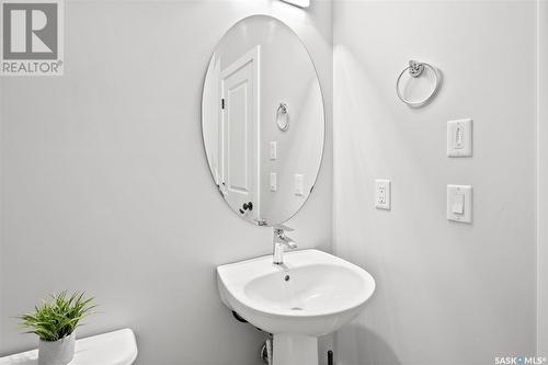 352 Brighton Gate, Saskatoon, SK - Indoor Photo Showing Bathroom