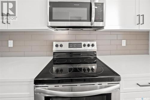 352 Brighton Gate, Saskatoon, SK - Indoor Photo Showing Kitchen