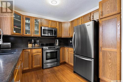 1110 Flexman Crescent N, Regina, SK - Indoor Photo Showing Kitchen