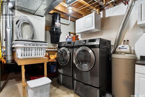 1110 Flexman Crescent N, Regina, SK - Indoor Photo Showing Laundry Room