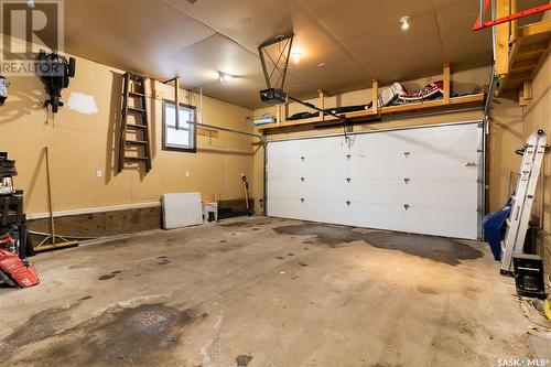 1110 Flexman Crescent N, Regina, SK - Indoor Photo Showing Garage