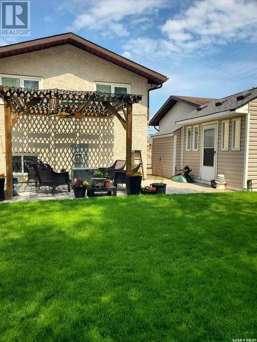 1110 Flexman Crescent N, Regina, SK - Outdoor