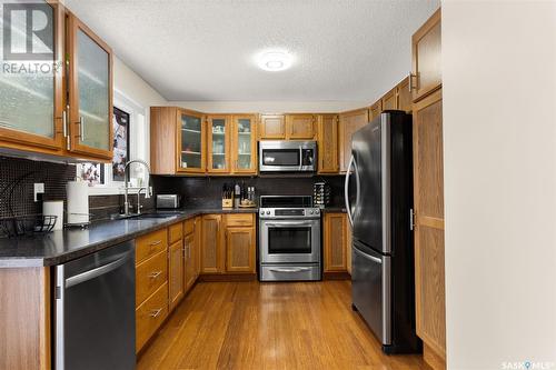 1110 Flexman Crescent N, Regina, SK - Indoor Photo Showing Kitchen With Double Sink