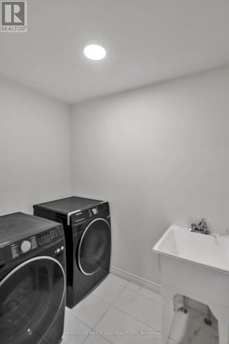 235 Byers Street, London, ON - Indoor Photo Showing Laundry Room