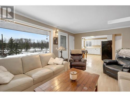 3255 Upper Fraser Road, Prince George, BC - Indoor Photo Showing Living Room