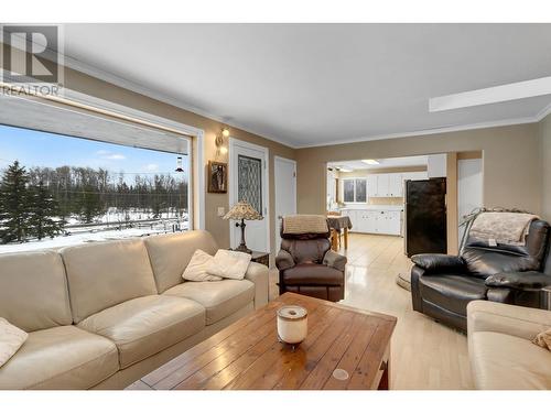 3255 Upper Fraser Road, Prince George, BC - Indoor Photo Showing Living Room