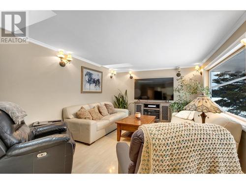 3255 Upper Fraser Road, Prince George, BC - Indoor Photo Showing Living Room