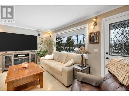 3255 Upper Fraser Road, Prince George, BC - Indoor Photo Showing Living Room