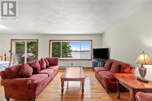 647 Kirkwood, Sudbury, ON - Indoor Photo Showing Living Room