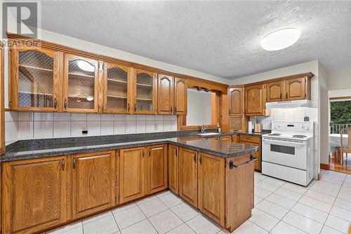 647 Kirkwood, Sudbury, ON - Indoor Photo Showing Kitchen