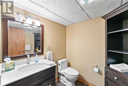 647 Kirkwood, Sudbury, ON - Indoor Photo Showing Bathroom