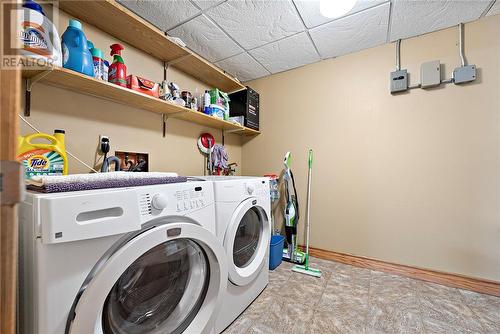 647 Kirkwood, Sudbury, ON - Indoor Photo Showing Laundry Room