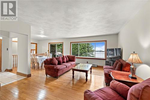 647 Kirkwood, Sudbury, ON - Indoor Photo Showing Living Room