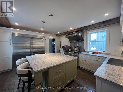 61 Front Street W, Kawartha Lakes (Bobcaygeon), ON - Indoor Photo Showing Kitchen With Upgraded Kitchen