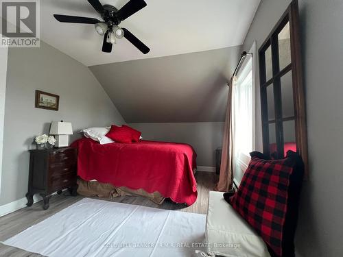 61 Front Street W, Kawartha Lakes (Bobcaygeon), ON - Indoor Photo Showing Bedroom