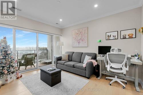 401 - 1880 Gordon Street, Guelph (Guelph South), ON - Indoor Photo Showing Living Room