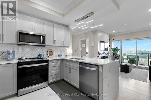 401 - 1880 Gordon Street, Guelph (Guelph South), ON - Indoor Photo Showing Kitchen With Upgraded Kitchen