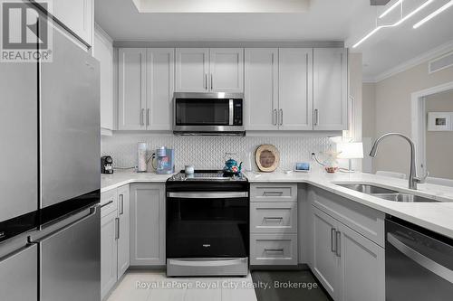 401 - 1880 Gordon Street, Guelph (Guelph South), ON - Indoor Photo Showing Kitchen With Double Sink With Upgraded Kitchen