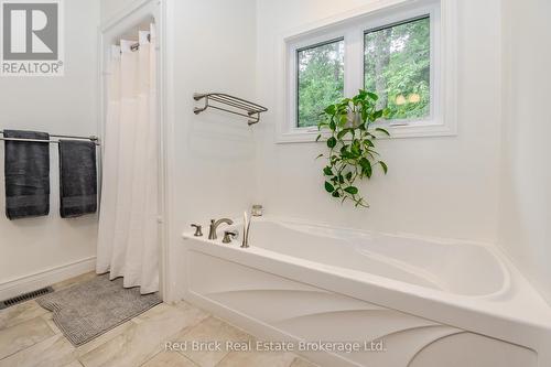 1591 2Nd Concession Enr Road, Norfolk (Glen Meyer), ON - Indoor Photo Showing Bathroom