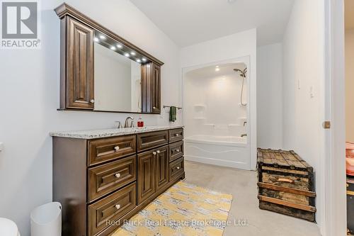 1591 2Nd Concession Enr Road, Norfolk (Glen Meyer), ON - Indoor Photo Showing Bathroom