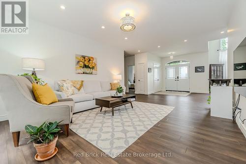 1591 2Nd Concession Enr Road, Norfolk (Glen Meyer), ON - Indoor Photo Showing Living Room