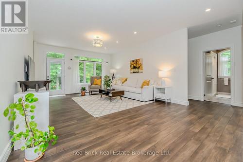 1591 2Nd Concession Enr Road, Norfolk (Glen Meyer), ON - Indoor Photo Showing Living Room