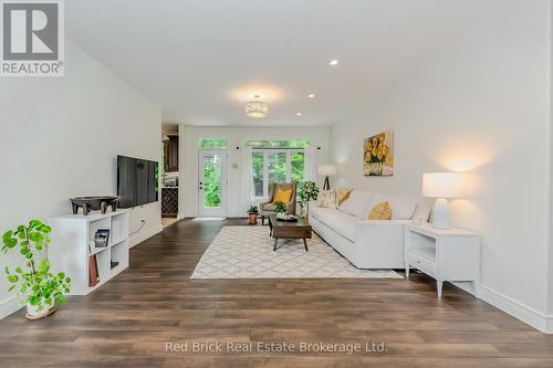 1591 2Nd Concession Enr Road, Norfolk (Glen Meyer), ON - Indoor Photo Showing Living Room