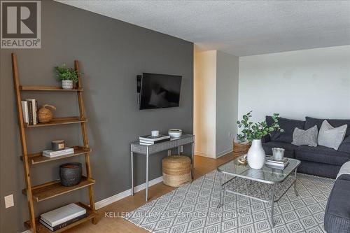 1007 - 1600 Adelaide Street N, London, ON - Indoor Photo Showing Living Room