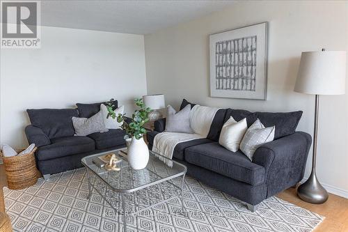 1007 - 1600 Adelaide Street N, London, ON - Indoor Photo Showing Living Room